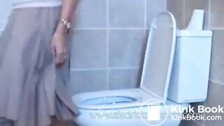 SCAT - Sexy girls Pooping 16