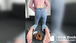 SCAT - Sexy girls Pooping 21