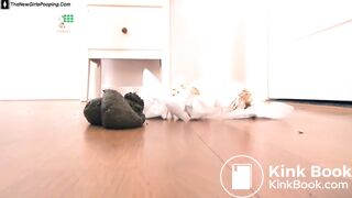 SCAT - Sexy girls Pooping 16