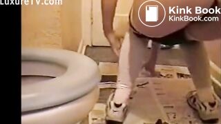 SCAT - Sexy girls Pooping 24