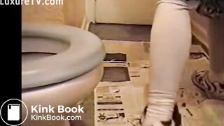 SCAT - Sexy girls Pooping 24