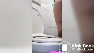 SCAT - Sexy girls Pooping 25
