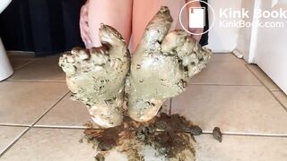 SCAT - Sexy girls Pooping 29