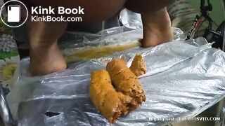 SCAT - Sexy girls Pooping 24