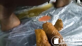 SCAT - Sexy girls Pooping 24