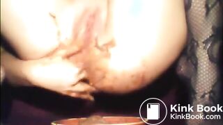 Girl shit diarrhea smear on pussy and masturbate