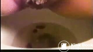 SCAT - Sexy girls Pooping 22