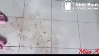 SCAT - Sexy girls Pooping 26