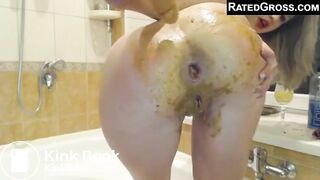 SCAT - Sexy girls Pooping 29