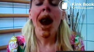 SCAT - Sexy girls Pooping 27