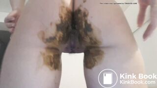 SCAT - Sexy girls Pooping 29