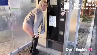 SCAT - Sexy girls Pooping 29