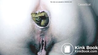 SCAT - Sexy girls Pooping 34
