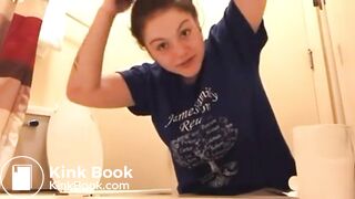 SCAT - Sexy girls Pooping 32