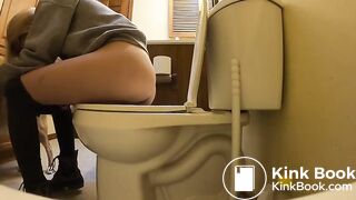 SCAT - Sexy girls Pooping 34