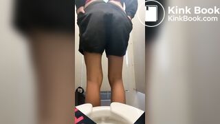 SCAT - Sexy girls Pooping 32
