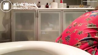 SCAT - Sexy girls Pooping 38