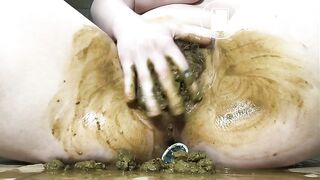 SCAT - Sexy girls Pooping 32
