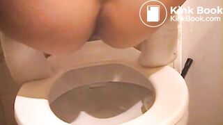 SCAT - Sexy girls Pooping 34