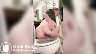 SCAT - Sexy girls Pooping 43