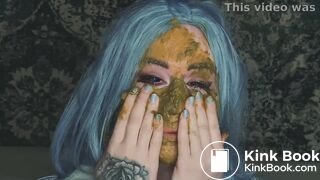 She is sucking his turd and cock then gets facial