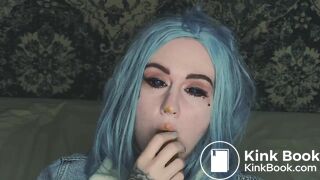 She is sucking his turd and cock then gets facial