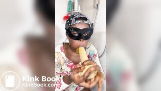 Smutty Luce shitting in tub