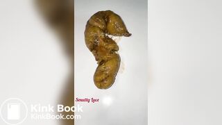 Smutty Luce shitting in tub