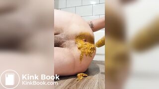 Gay scat slut loves to fuck his ass