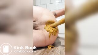 Gay scat slut loves to fuck his ass