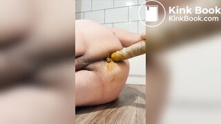 Gay scat slut loves to fuck his ass