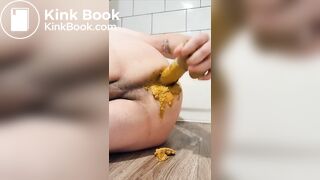 Gay scat slut loves to fuck his ass