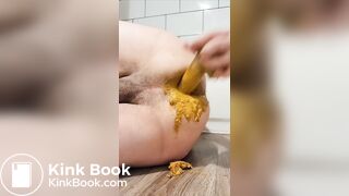 Gay scat slut loves to fuck his ass