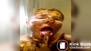 Skinny daughter with shit and piss.