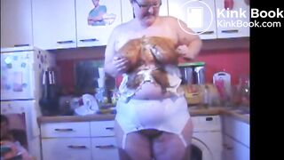 Fat mature lady shit on her bra and wears it