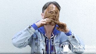 Smearing his Shit