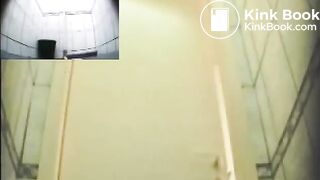 Взрослая женщина какает в п