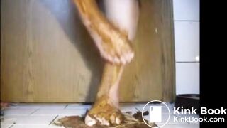 Mature bbw smearing shit on her feet and legs