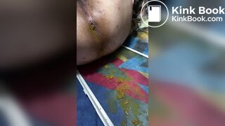 Girl ejecting shit with her ass