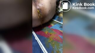 Girl ejecting shit with her ass