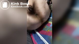 Girl ejecting shit with her ass