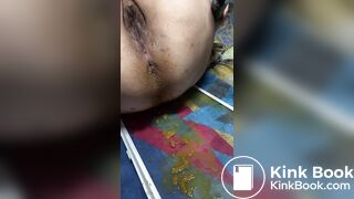 Girl ejecting shit with her ass