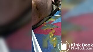 Girl ejecting shit with her ass