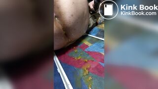 Girl ejecting shit with her ass