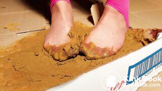 sexy milf suntan pantyhose got very shitted feets