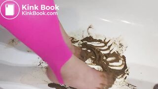 pantyhose milf in very messy scat shit 4