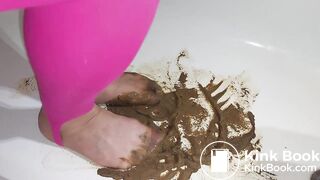 pantyhose milf in very messy scat shit 4