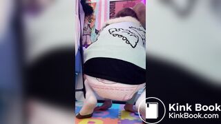 Femboy fills his diaper
