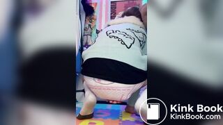 Femboy fills his diaper