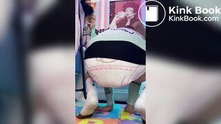 Femboy fills his diaper